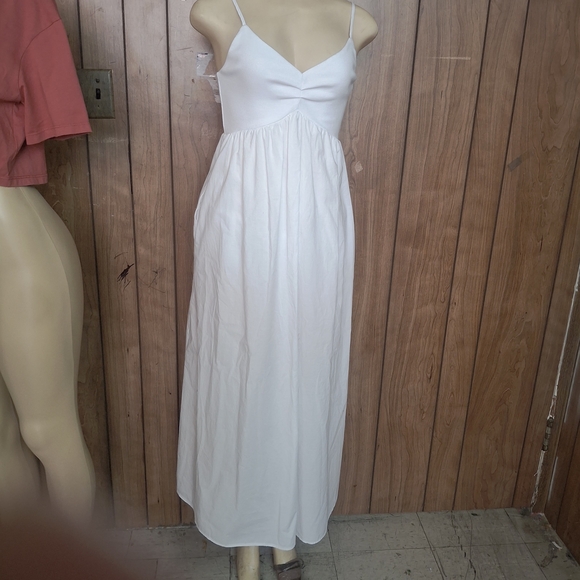Dresses & Skirts - Elegant White Spaghetti Strap Dress